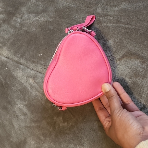 ❤️‍🔥EXCLUSIVE | Jeffree Star Heart Crossbody - Picture 4 of 6
